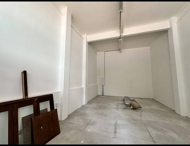 64M² RETAIL TO LET IN FORESHORE